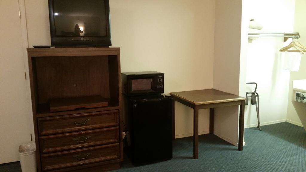 Lake Eufaula Inn & Suites Checotah Екстериор снимка