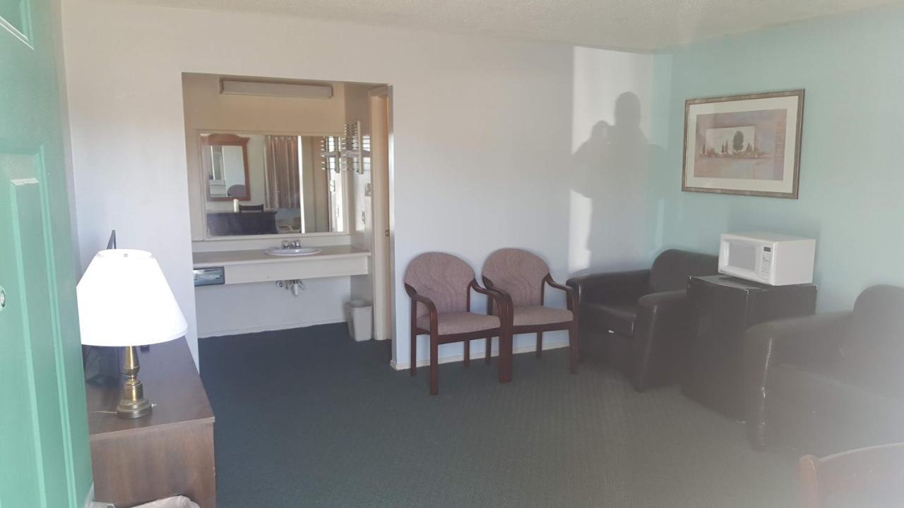 Lake Eufaula Inn & Suites Checotah Екстериор снимка