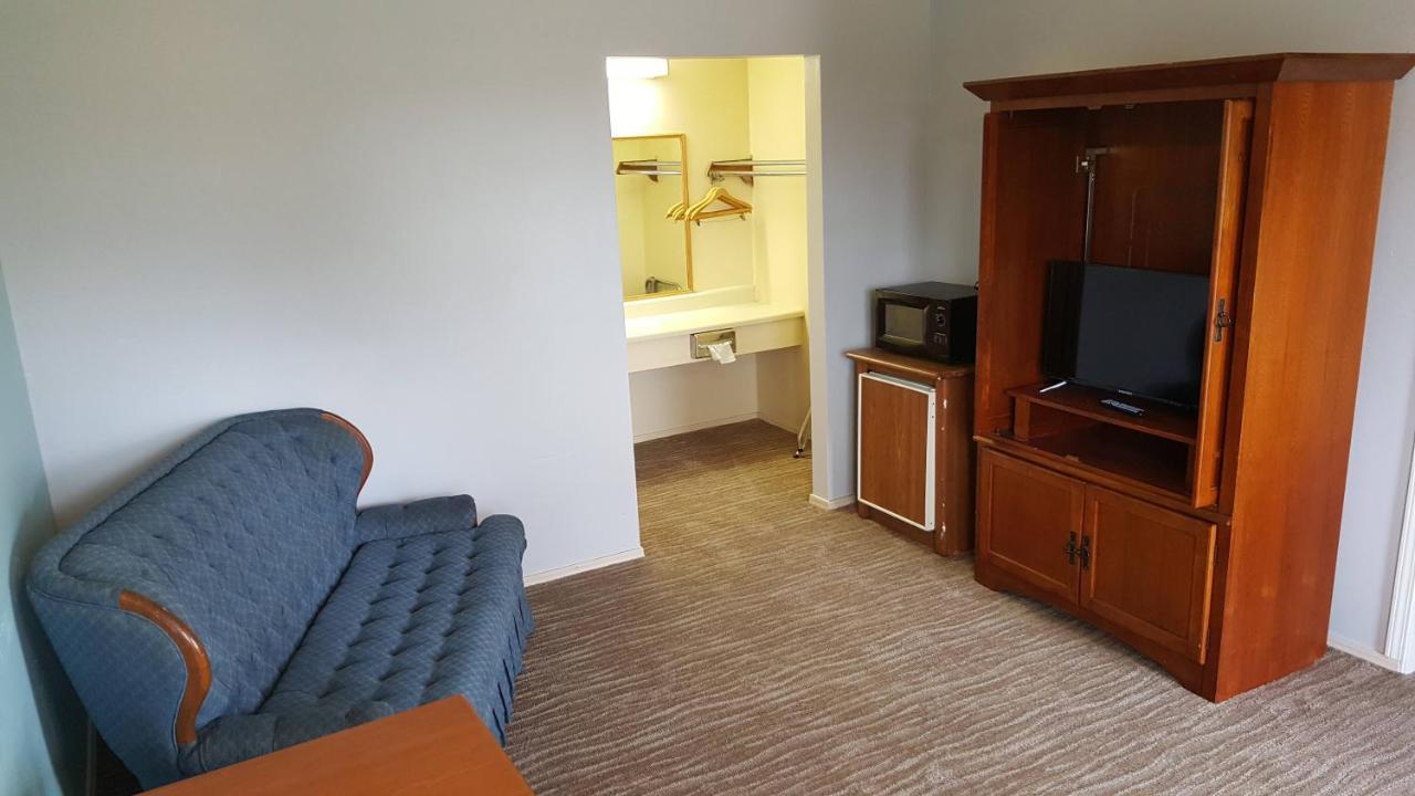 Lake Eufaula Inn & Suites Checotah Екстериор снимка
