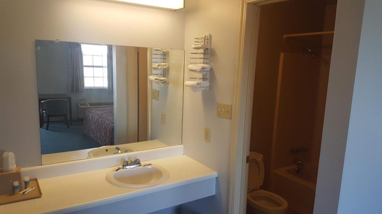 Lake Eufaula Inn & Suites Checotah Екстериор снимка