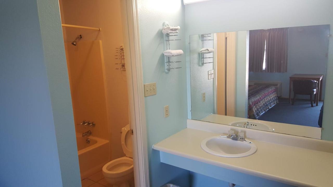 Lake Eufaula Inn & Suites Checotah Екстериор снимка